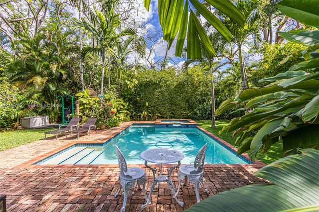 665 NE 120th St, Biscayne Park, FL 33161