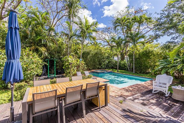 665 NE 120th St, Biscayne Park, FL 33161