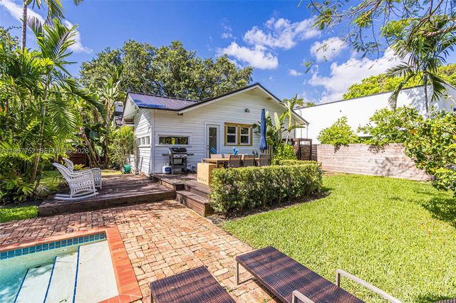 665 NE 120th St, Biscayne Park, FL 33161