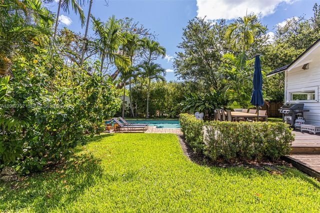 665 NE 120th St, Biscayne Park, FL 33161