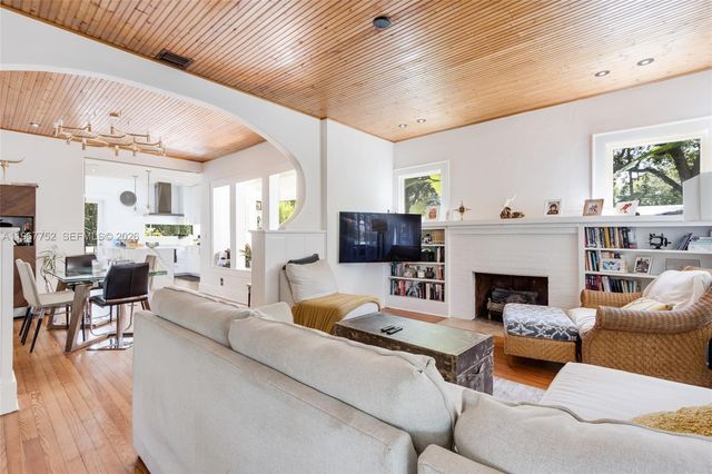 665 NE 120th St, Biscayne Park, FL 33161