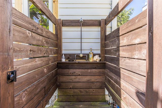 665 NE 120th St, Biscayne Park, FL 33161