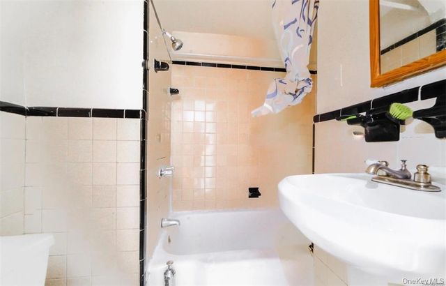 100-42 Francis Lewis Boulevard 1st fl, Queens Village, NY 11429