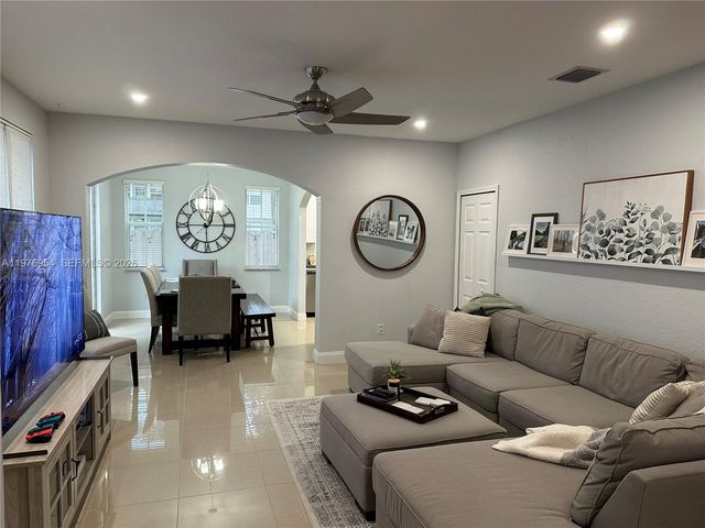 15673 SW 39th St 235, Miramar, FL 33027