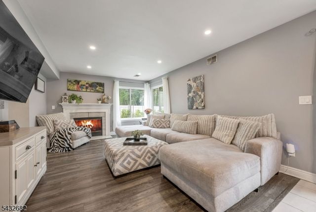 9 FOX CHASE ROAD, Jefferson Twp., NJ 07438