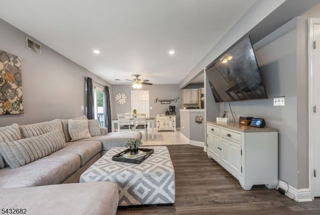 9 FOX CHASE ROAD, Jefferson Twp., NJ 07438