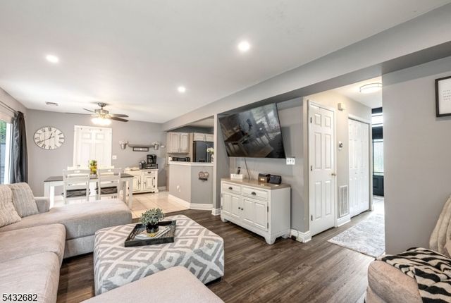 9 FOX CHASE ROAD, Jefferson Twp., NJ 07438