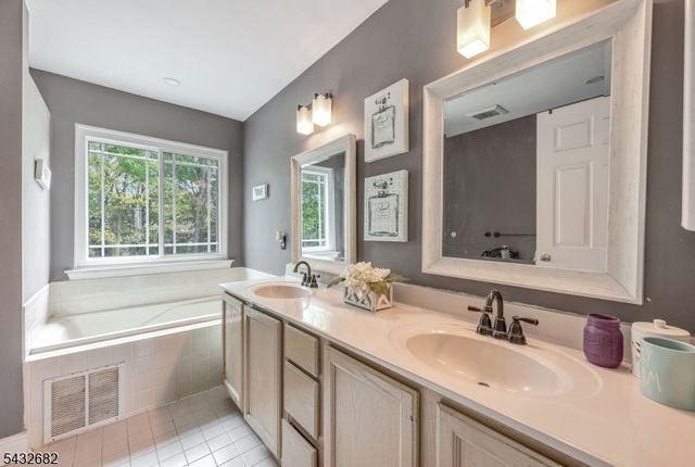 9 FOX CHASE ROAD, Jefferson Twp., NJ 07438
