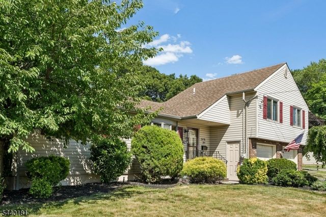42 Daka Ct, Bloomfield Twp., NJ 07003