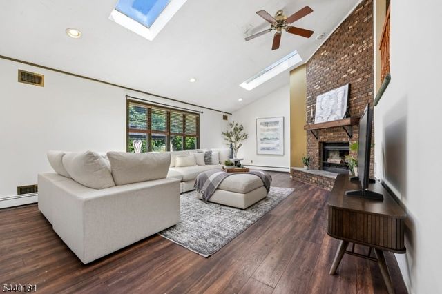 42 Daka Ct, Bloomfield Twp., NJ 07003