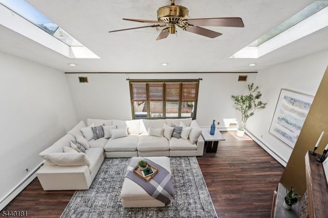 42 Daka Ct, Bloomfield Twp., NJ 07003