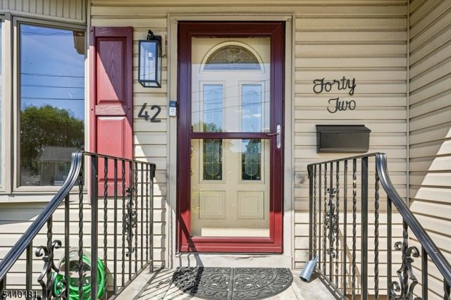 42 Daka Ct, Bloomfield Twp., NJ 07003