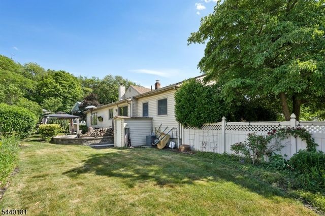 42 Daka Ct, Bloomfield Twp., NJ 07003