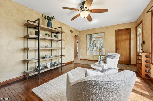 42 Daka Ct, Bloomfield Twp., NJ 07003