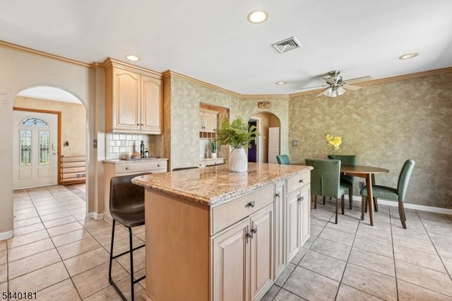 42 Daka Ct, Bloomfield Twp., NJ 07003