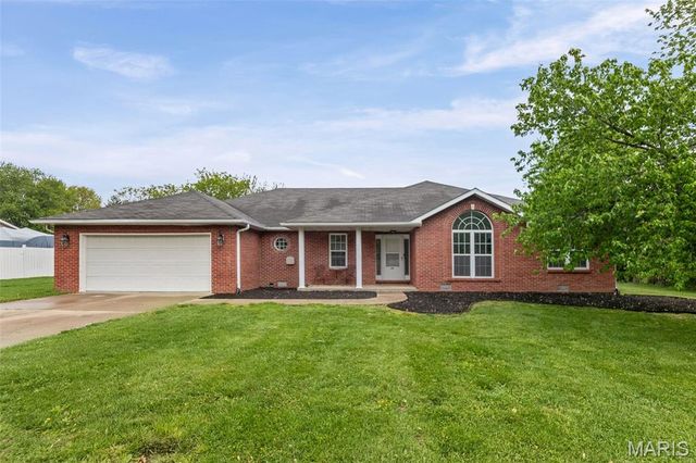 204 Piney Woods Drive, Swansea, IL 62226