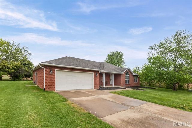 204 Piney Woods Drive, Swansea, IL 62226