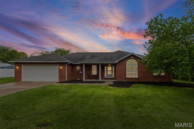 204 Piney Woods Drive, Swansea, IL 62226
