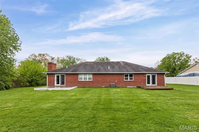 204 Piney Woods Drive, Swansea, IL 62226