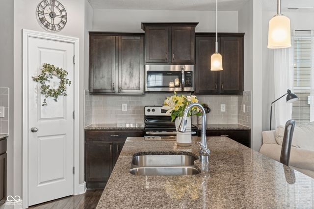 6195 Andrews Way, Whitestown, IN 46075