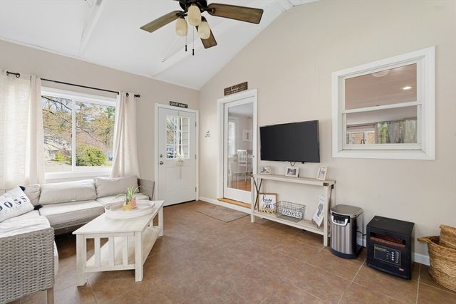 8 Bicknell St, Foxboro, MA 02035