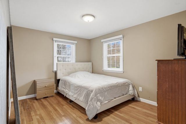 8 Bicknell St, Foxboro, MA 02035