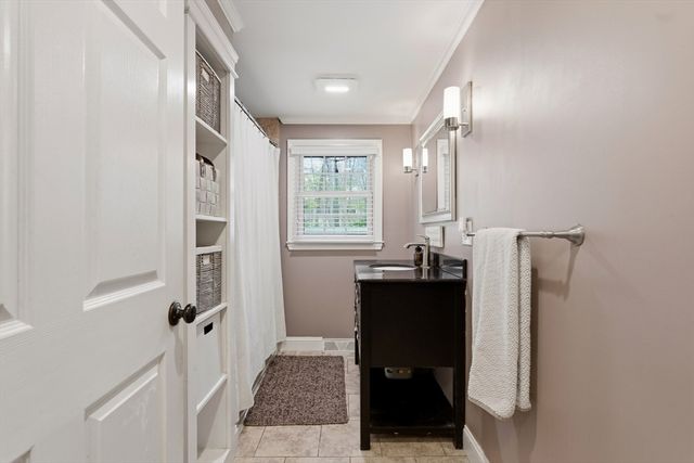 8 Bicknell St, Foxboro, MA 02035