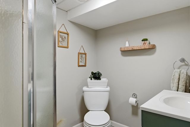8 Bicknell St, Foxboro, MA 02035