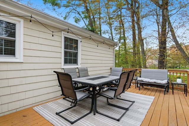 8 Bicknell St, Foxboro, MA 02035