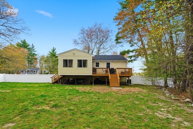 8 Bicknell St, Foxboro, MA 02035
