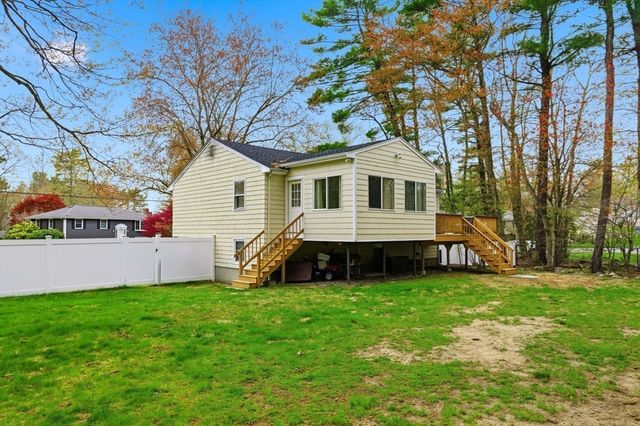 8 Bicknell St, Foxboro, MA 02035