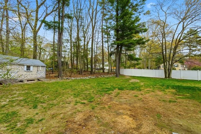 8 Bicknell St, Foxboro, MA 02035
