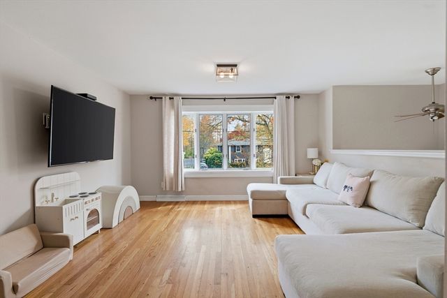 8 Bicknell St, Foxboro, MA 02035