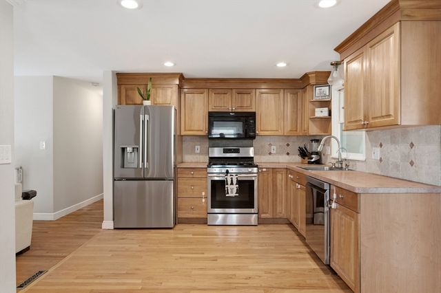 8 Bicknell St, Foxboro, MA 02035