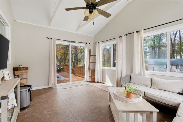 8 Bicknell St, Foxboro, MA 02035