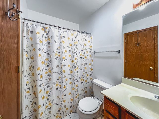 1320 Darnell Drive, Mundelein, IL 60060