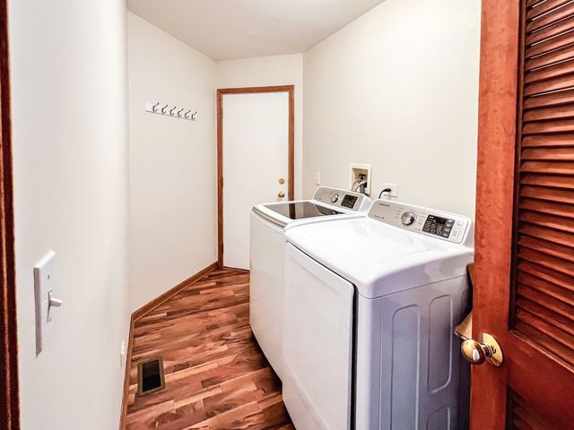 1320 Darnell Drive, Mundelein, IL 60060