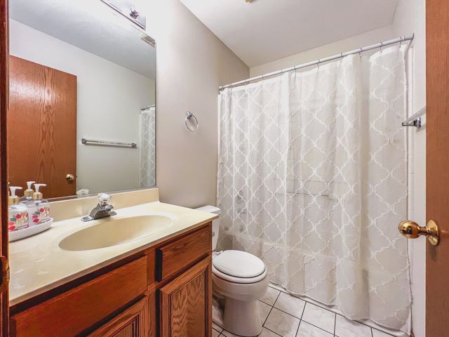 1320 Darnell Drive, Mundelein, IL 60060