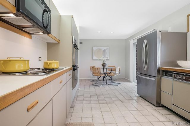 4855 Thorntree Drive, West Bloomfield Charter Township, MI 48322