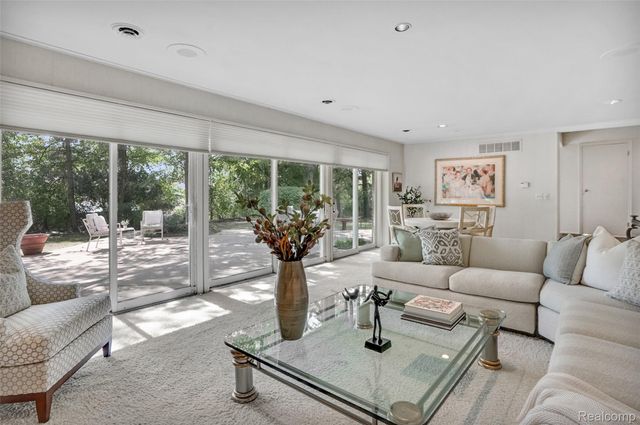 4855 Thorntree Drive, West Bloomfield Charter Township, MI 48322