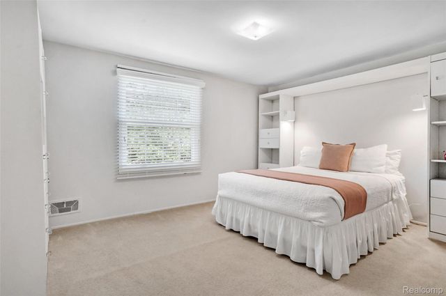 4855 Thorntree Drive, West Bloomfield Charter Township, MI 48322