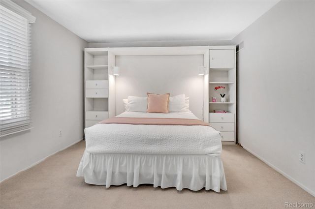 4855 Thorntree Drive, West Bloomfield Charter Township, MI 48322