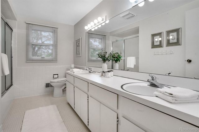 4855 Thorntree Drive, West Bloomfield Charter Township, MI 48322