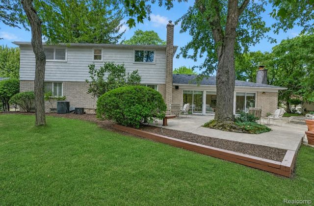 4855 Thorntree Drive, West Bloomfield Charter Township, MI 48322