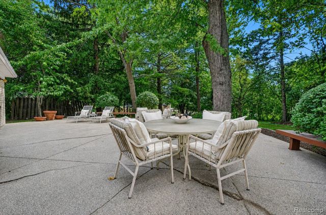 4855 Thorntree Drive, West Bloomfield Charter Township, MI 48322