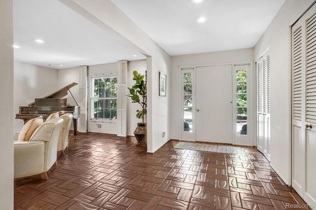 4855 Thorntree Drive, West Bloomfield Charter Township, MI 48322