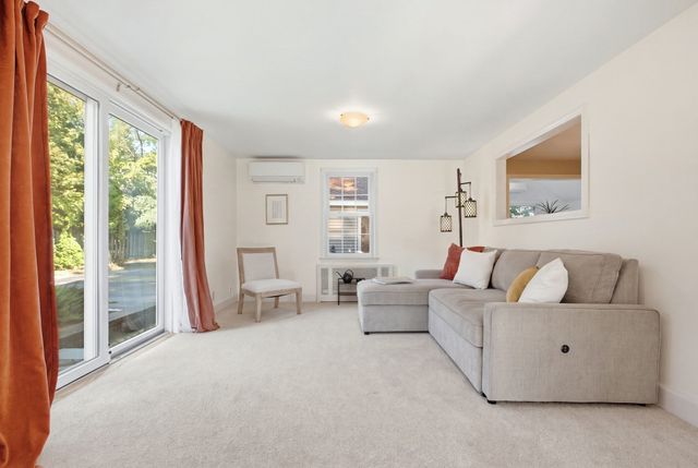 1 Great Pines Ave, Burlington, MA 01803