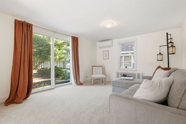1 Great Pines Ave, Burlington, MA 01803