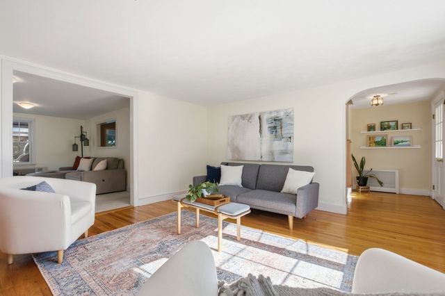 1 Great Pines Ave, Burlington, MA 01803