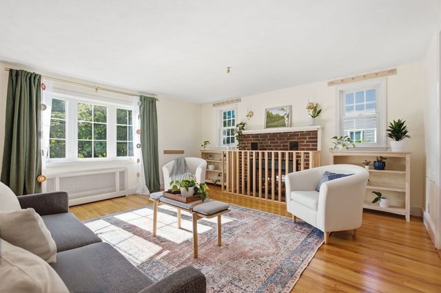 1 Great Pines Ave, Burlington, MA 01803